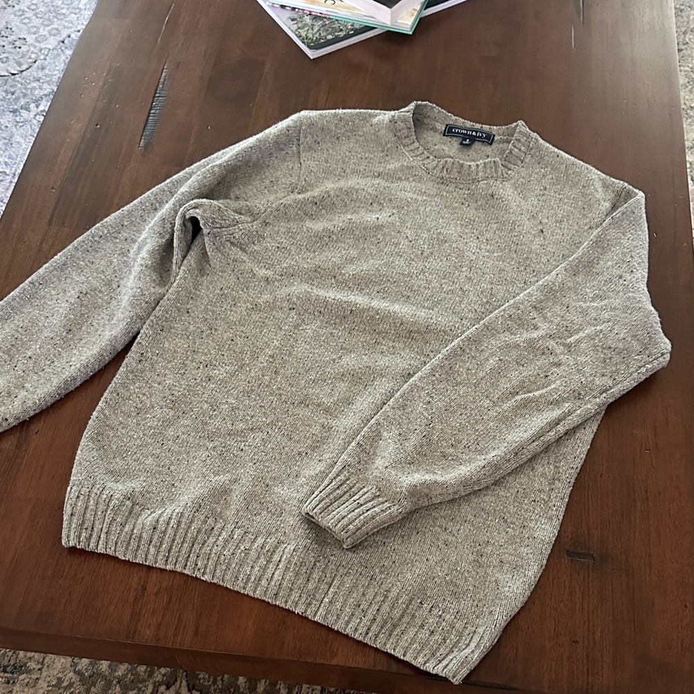 Crown & Ivy Light Gray Crewneck Sweater